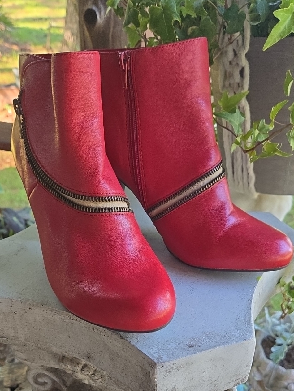 Miz Mooz "Flirt" Red Leather Zip Accent Ankle Boot Size 8.5